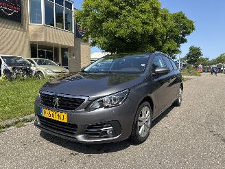 Coche accidentado Peugeot 308 1.2 PureTech Blue Lease Executive 2020/1