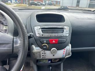 Citroën C1 1.0 12V Hatchback  Benzine 998cc 50kW (68pk) FWD 2005-06/2014-09 (PMCFA; PMCFB; PNCFA; PNCFB) 1KRFE; CFB; 384F; CFA picture 25