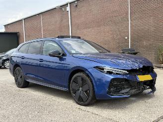krockskadad bil auto Volkswagen Passat 1.5 eHybrid R LINE 2025/1