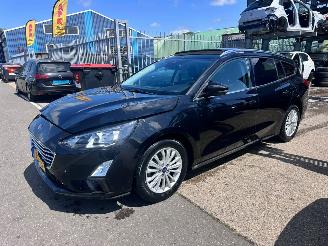 damaged passenger cars Ford Focus 1.0 EcoBoost Hybride / PANO / TITANIUM 2020/11