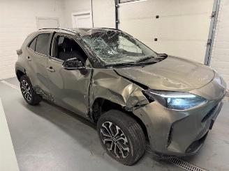 damaged passenger cars Toyota Yaris Cross AUTOMATIC AIRBAG OK 2025/6