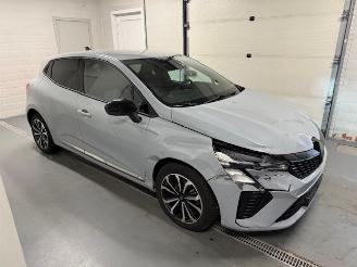 uszkodzony samochody osobowe Renault Clio  2024/9