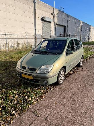 Avarii autoturisme Renault   2001/1