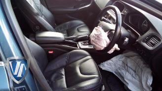 Volvo V-40 V40 (MV), Hatchback 5-drs, 2012 / 2019 2.0 D4 20V picture 7